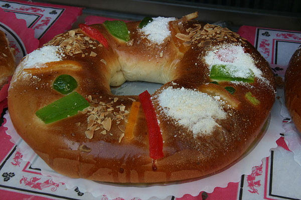 A Roscon de Reyes, courtesy of Tamorlan (WikiCommons)  Read more: http://blogs.smithsonianmag.com/food/2013/01/dont-wait-til-mardi-gras-for-your-king-cake-celebrate-tres-reyes-this-weekend/#ixzz2GwD7DY3w Follow us: @SmithsonianMag on Twitter