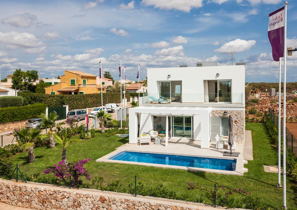 How to get the best out of viewing a show home while on holiday