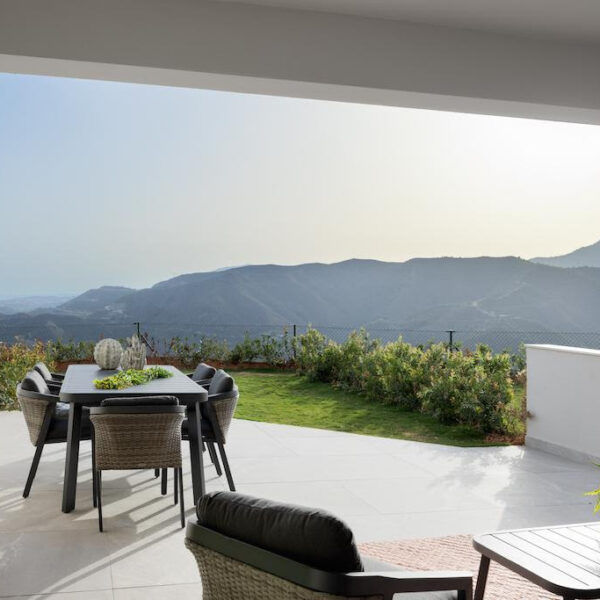 Taylor Wimpey España showcases selection of homes with stunning views