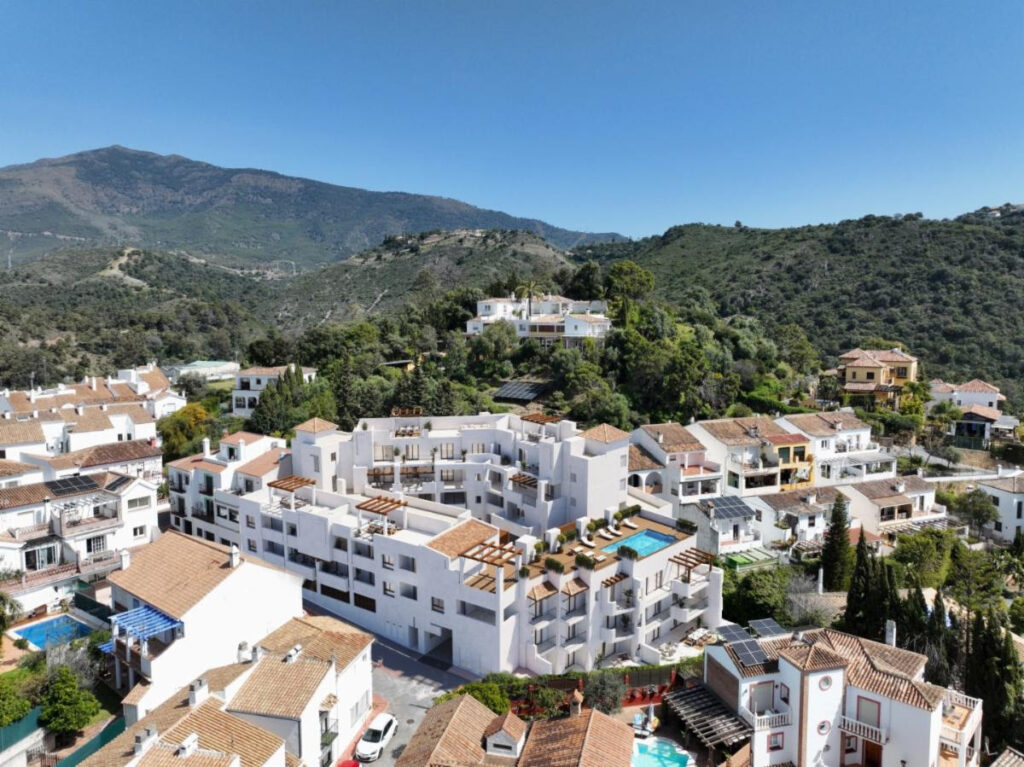 Benahavís location offers traditional Andalusian lifestyle, with mountains and coast nearby