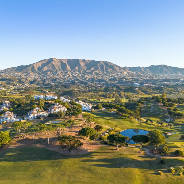 5 lifestyle benefits of buying a golf resort home in Spain