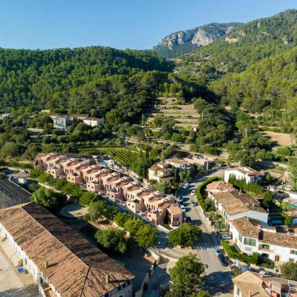 Fast-acting holidaymakers can snap up last key-ready homes this summer in Spain