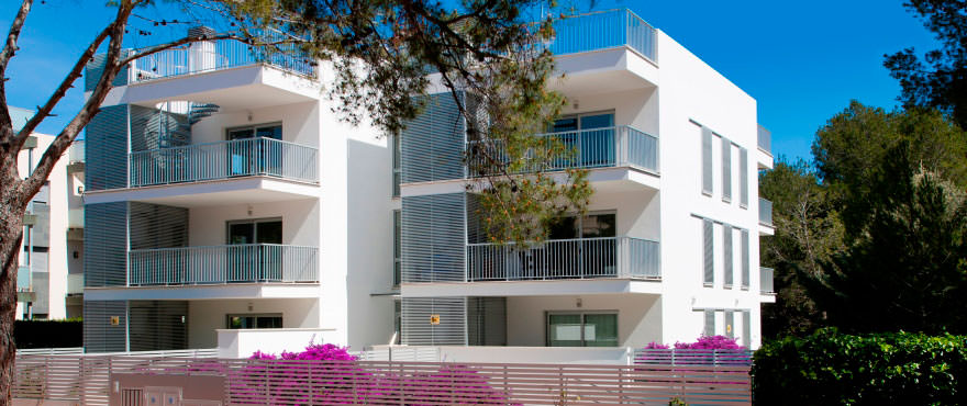Main facade of Aires de Pollensa complex with apartments for sale in Mallorca