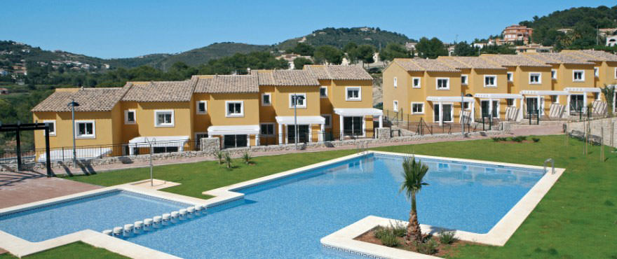 Swimming pool, Townhouses for sale, townhouses in Calpe, Costa Blanca, 3 bedrooms, private garden, communal swimming pool and gardens