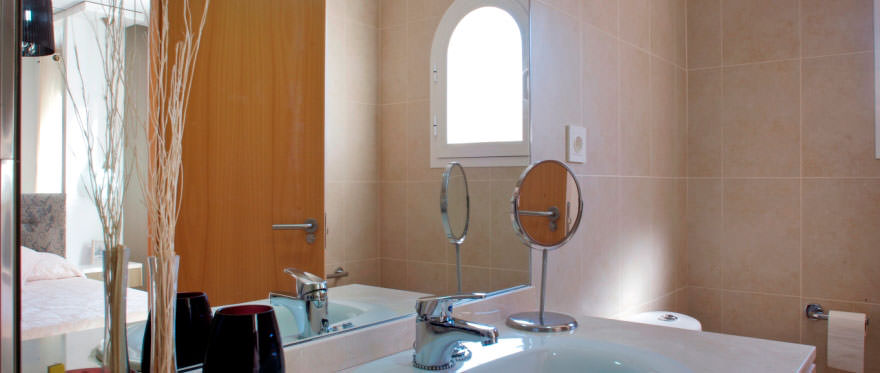 New houses for sale in Calpe, Taylor Wimpey’s private residential Montesol: Bathroom