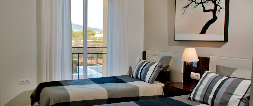 Amplio dormitorio doble en casas en venta en Calpe