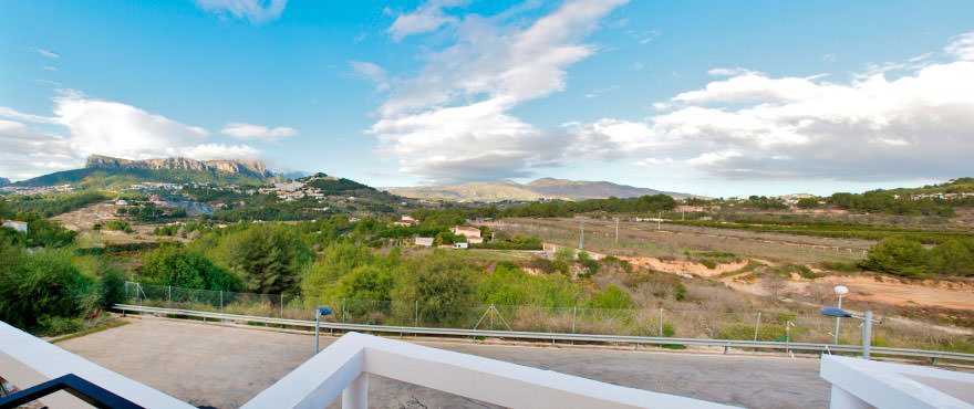 Exterior view, Townhouses for sale, townhouses in Calpe, Costa Blanca, 3 bedrooms, private garden, communal swimming pool and gardens