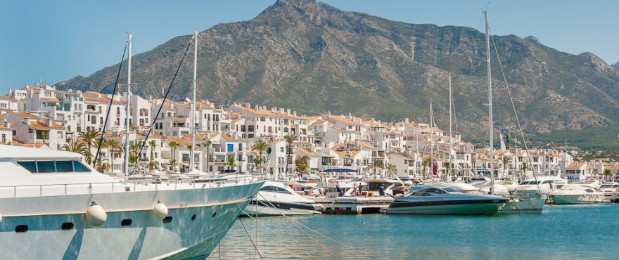 Puerto cerca de Los Arqueros Beach