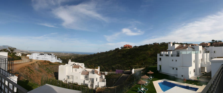 Enjoy the sea views from La Floresta de la Mairena. 40 Km distance from Malaga airport