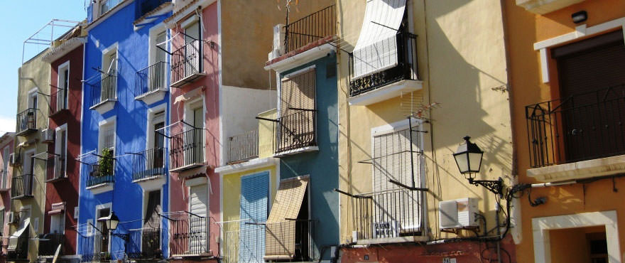 Casas típicas en Villajoyosa - Vila Joyosa, frente río Amadorio