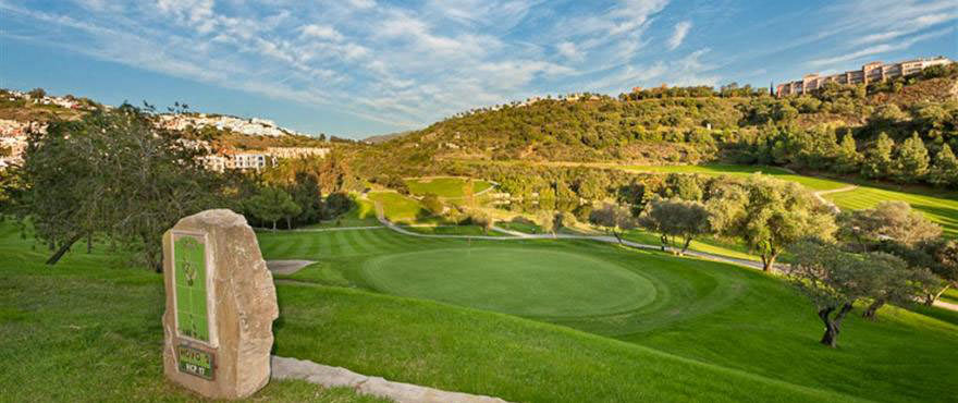 Golf views. Incredible location overlooking the whole golf valley in Avalon