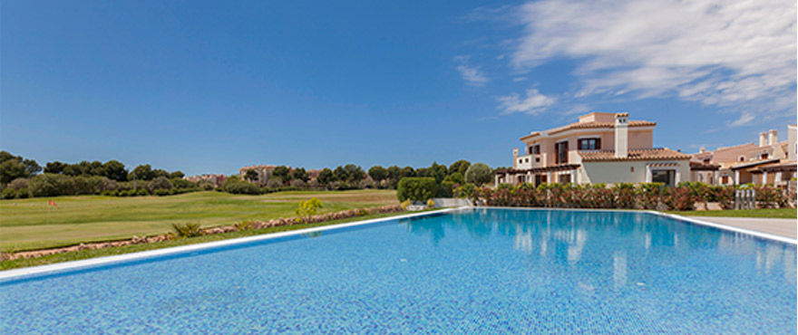 Townhouses and villas with communal pool, Marina Golf