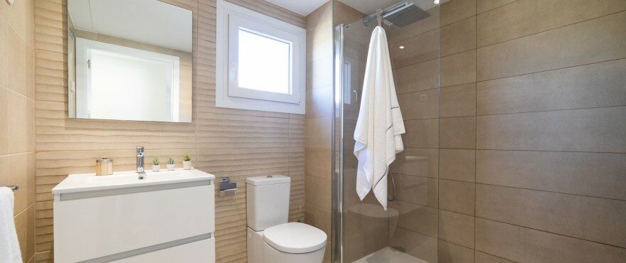 Modern and complete bathroom in Panorama Mar