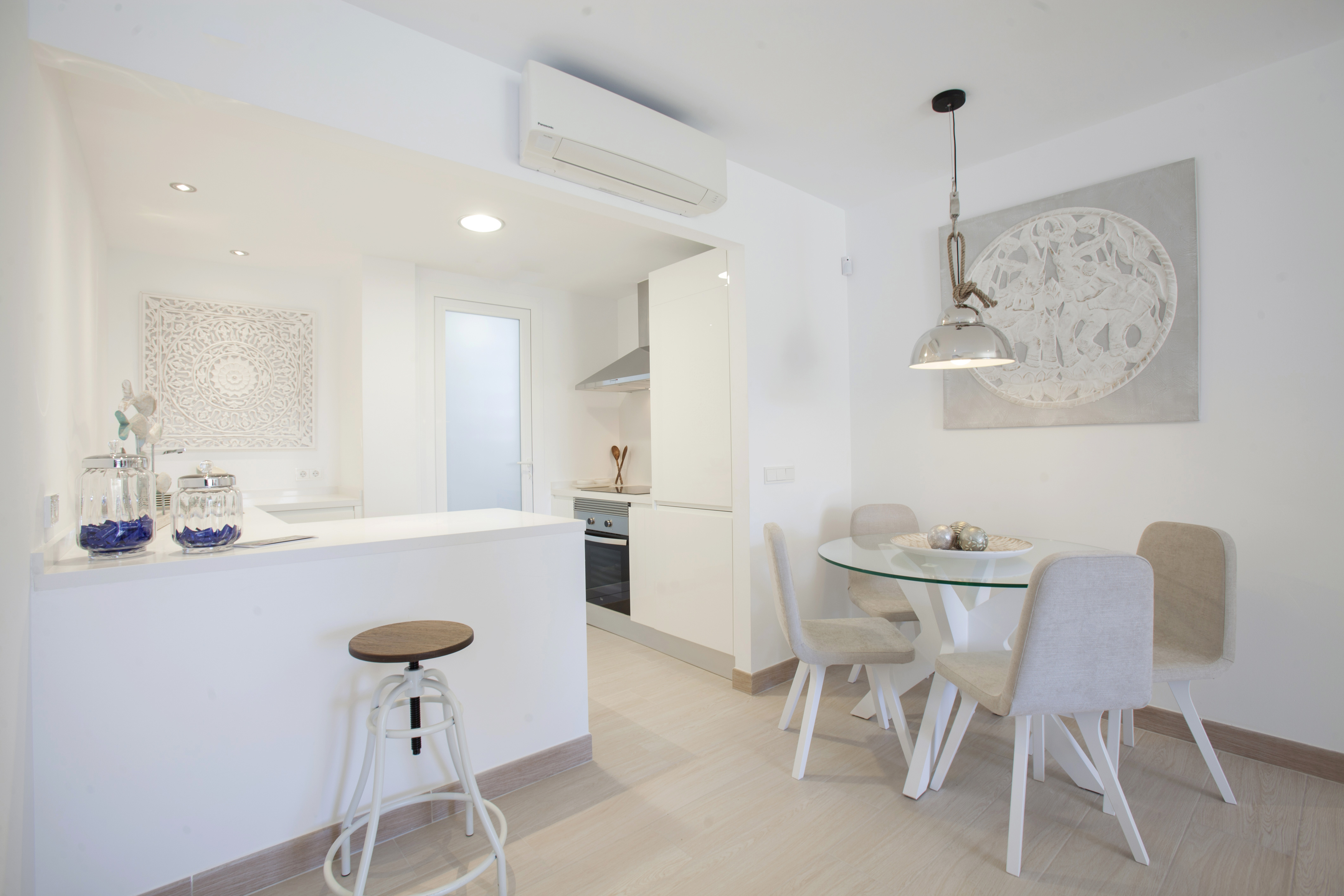 Dining room and open kitchen of Bahia San Pere