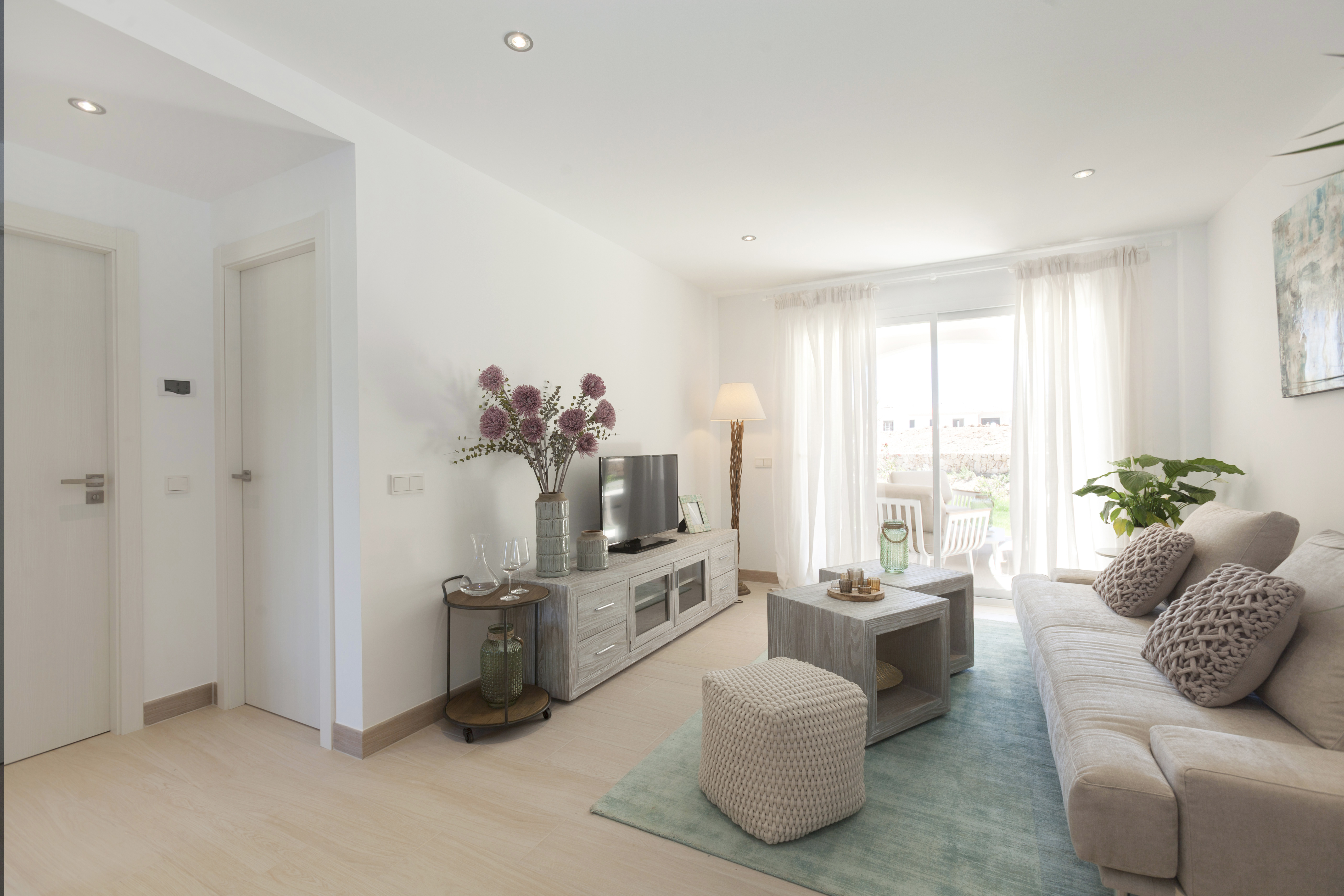 Luminous living room of Bahía San Pere apartments
