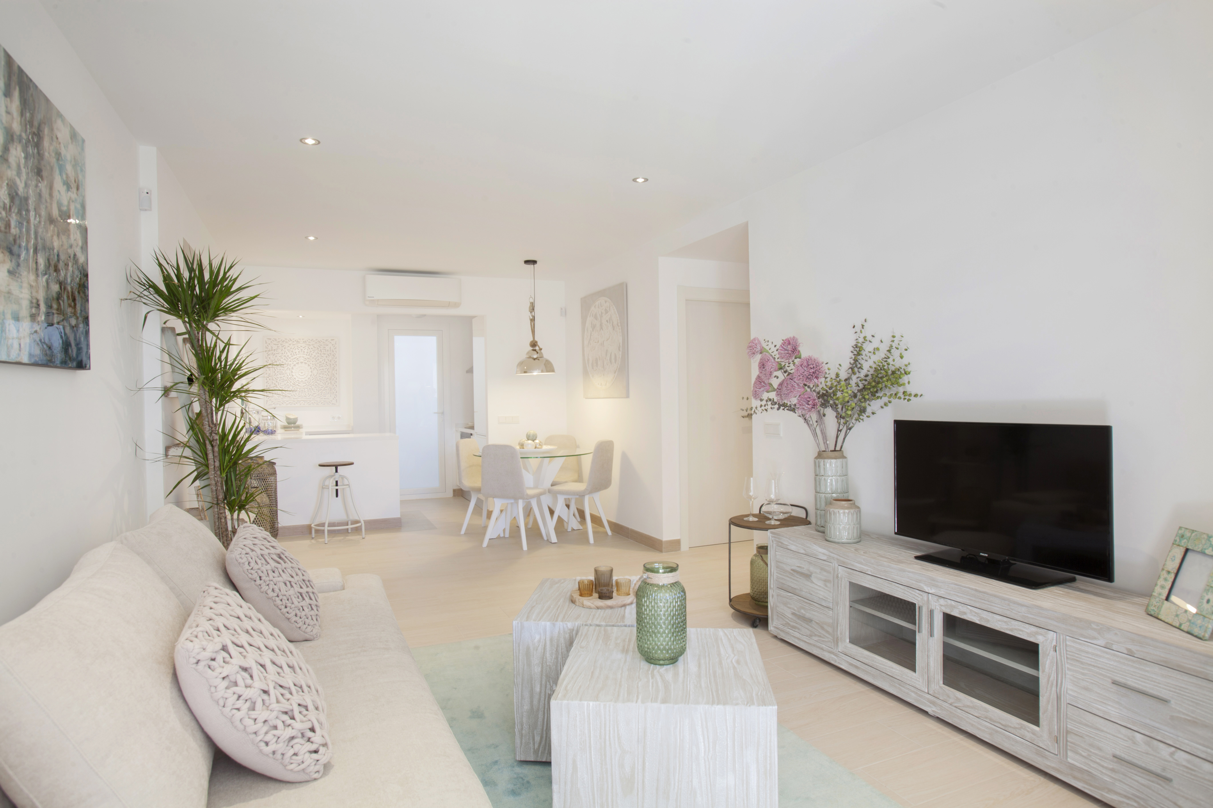 Luminous living room of Bahía San Pere apartments