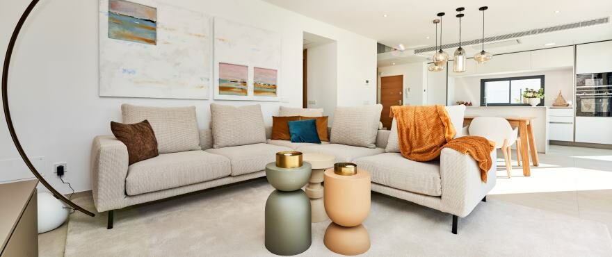 Spacious, bright living room – dining room of the new villa in Sa Rápita