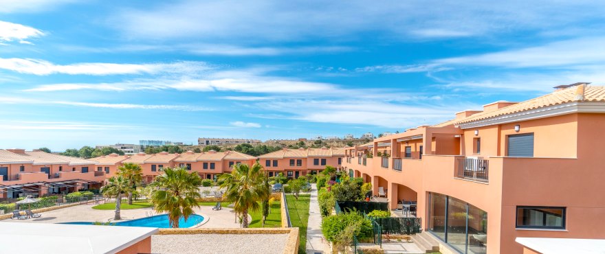 Adosados en venta en Elche, Alicante: Nuevas casas de 3 dormitorios, a 15 minutos de Alicante