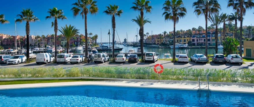 Pier, Apartments mit Gemeinschaftspool