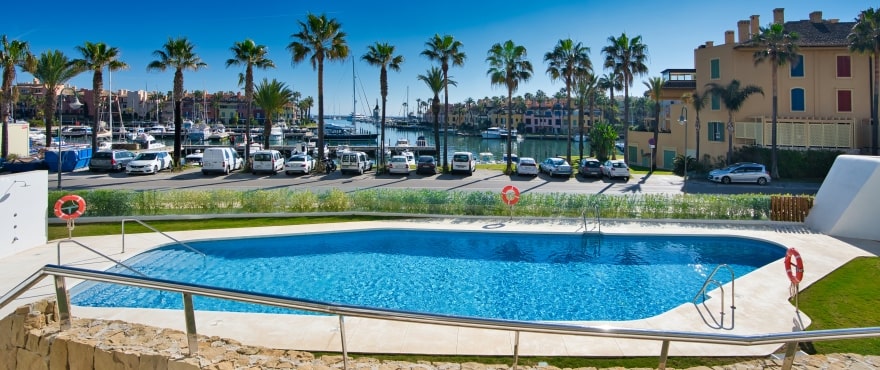 Pier, Apartments mit Gemeinschaftspool