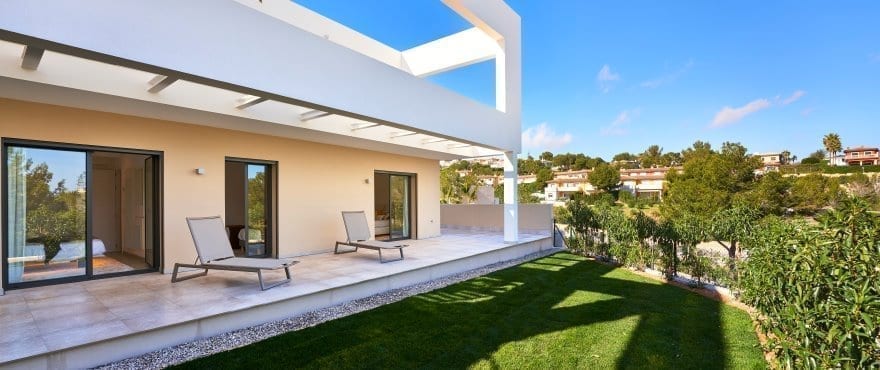 Neue Reihenvillen mit großzügigen Terrassen in Cala Vinyes