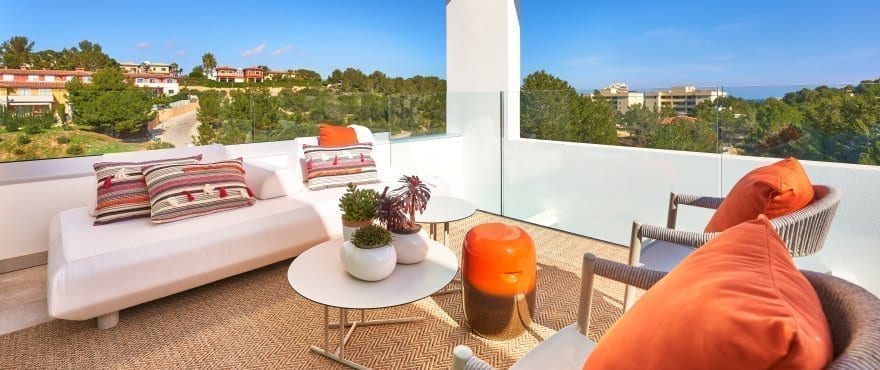 Neue Reihenvillen mit großzügigen Terrassen in Cala Vinyes