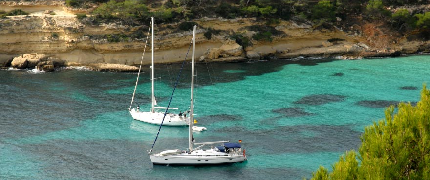 Neuerbaute Reihenvillen in Cala Vinyes, nahe Puerto Portals und Port Adriano.