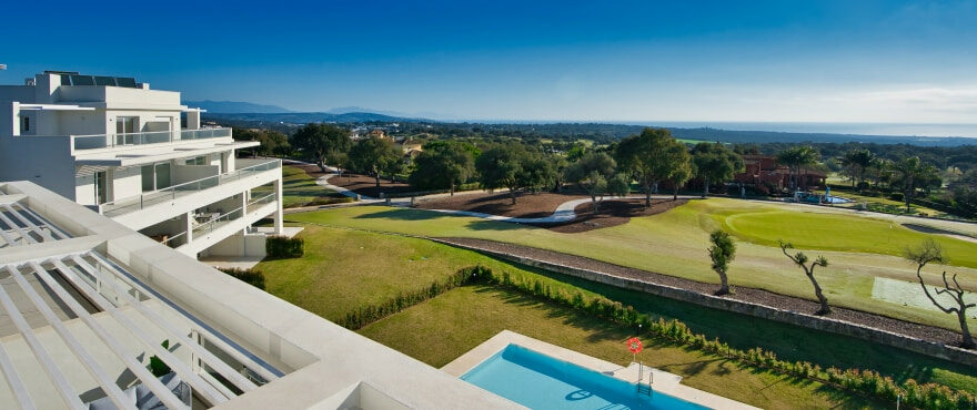 DUPLEX - Gemeinschaftlich nutzbare Pool- und Gartenanlagen in der Wohnanlage Emerald Greens, San Roque Club