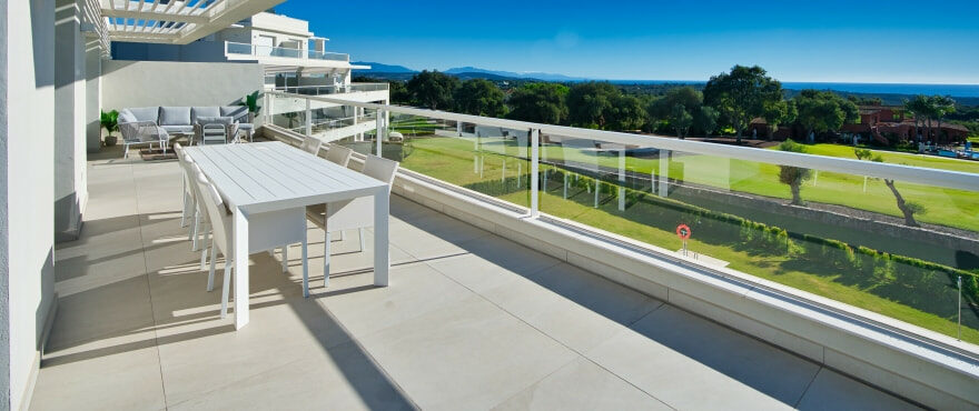 DUPLEX - Large terraces with views of the golf course and the sea at Emerald Greens, San Roque. South facing aspect
