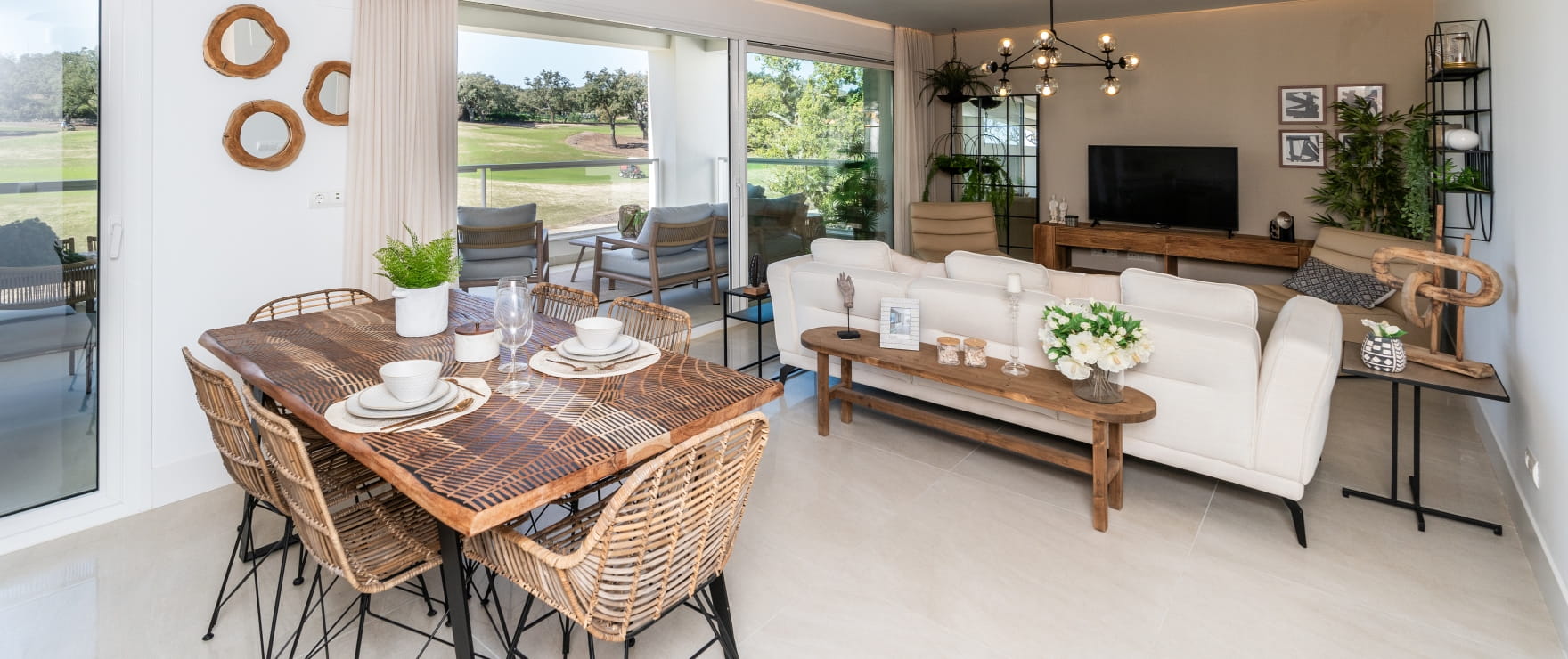 BEGANE GROND - Ruime lichte woonkamer met uitzicht in Emerald Greens, San Roque
