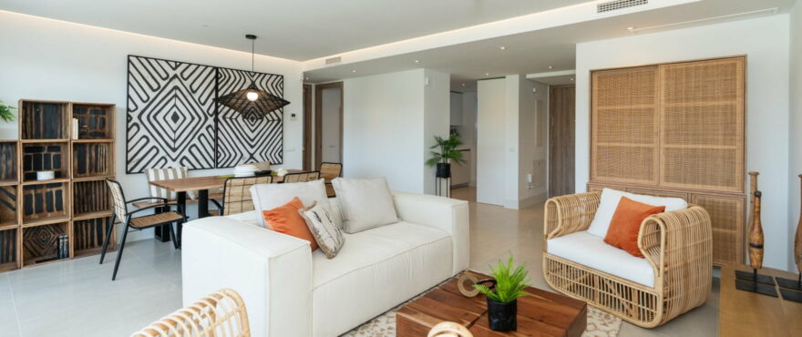 DUPLEX - Spacious bright living room with views at Emerald Greens, San Roque