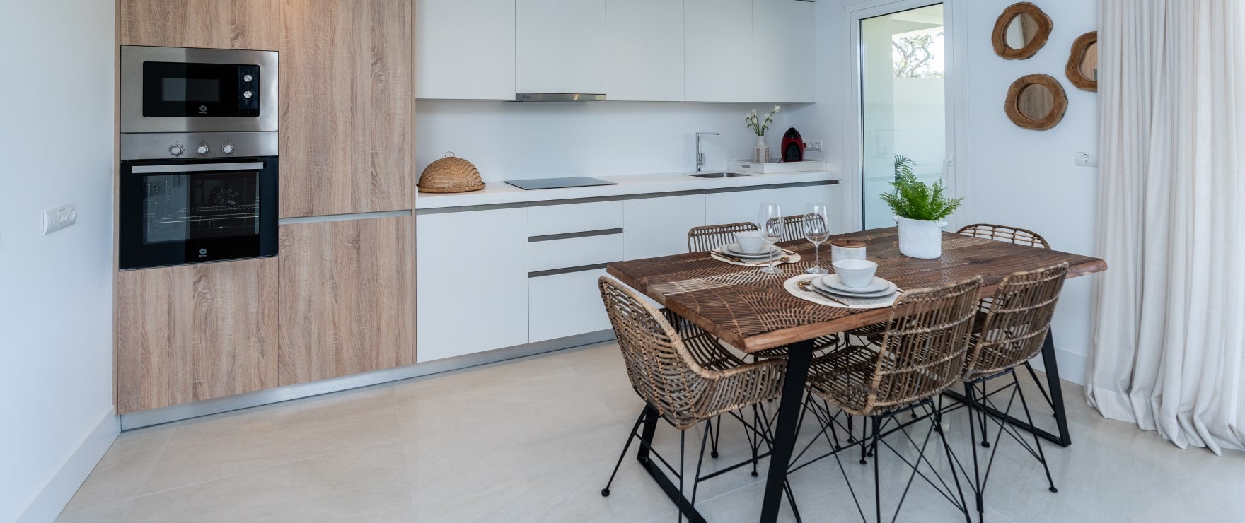 BEGANE GROND - Moderne open keuken naar de woonkamer in Emerald Greens, San Roque
