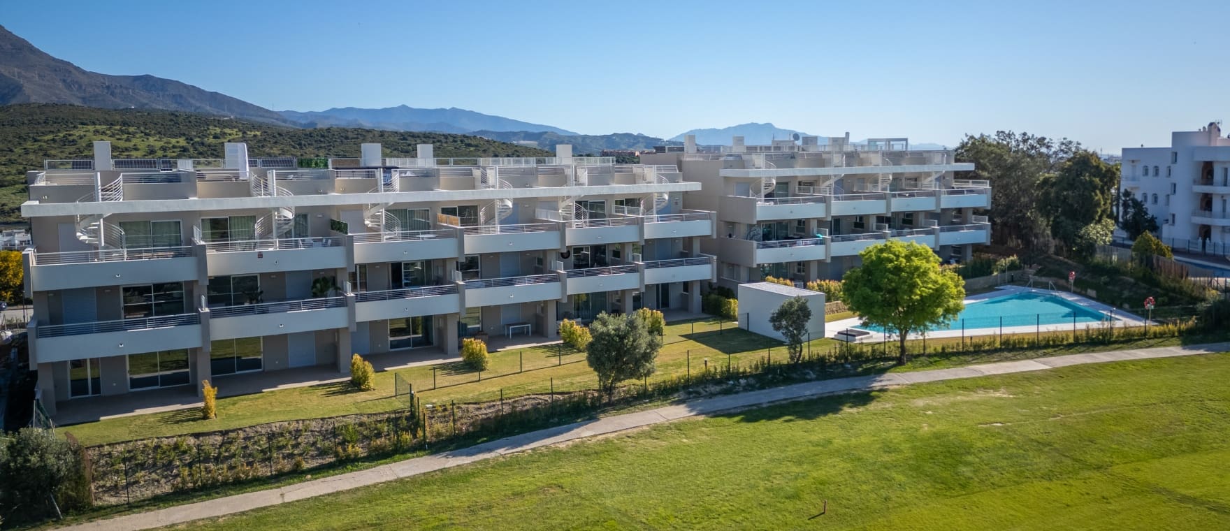Sunny Golf, apartamentos en venta en primera línea de golf, Estepona, Costa del Sol