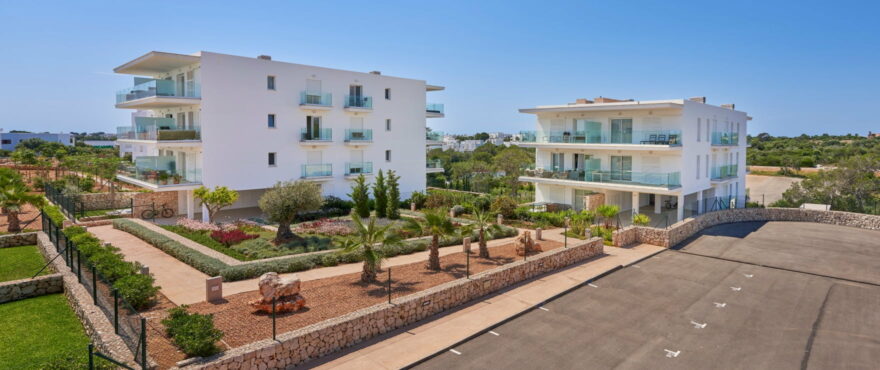 Compass, jardines y piscina comunitaria en Cala d’Or