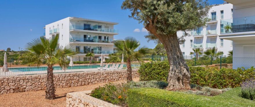 Compass, jardines y piscina comunitaria en Cala d’Or