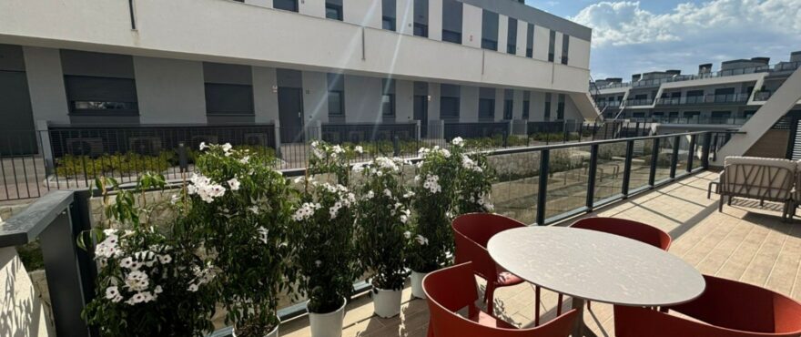 Apartamentos con amplias terrazas con vistas al mar, y parking subterráneo y trastero