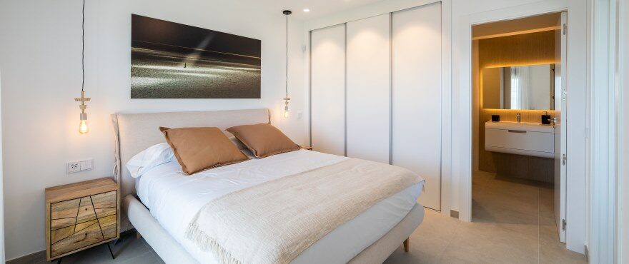 Bright, spacious bedroom Gran Alacant