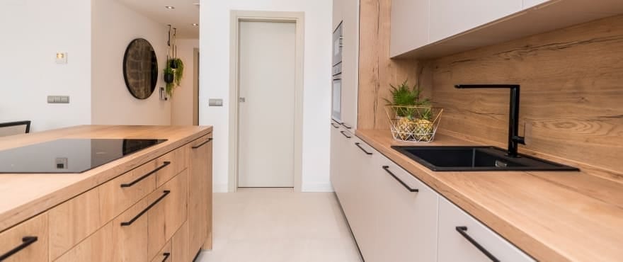 Moderne Küche der Neubauapartments, zu verkaufen in der Wohnanlage Harmony, La Cala Resort