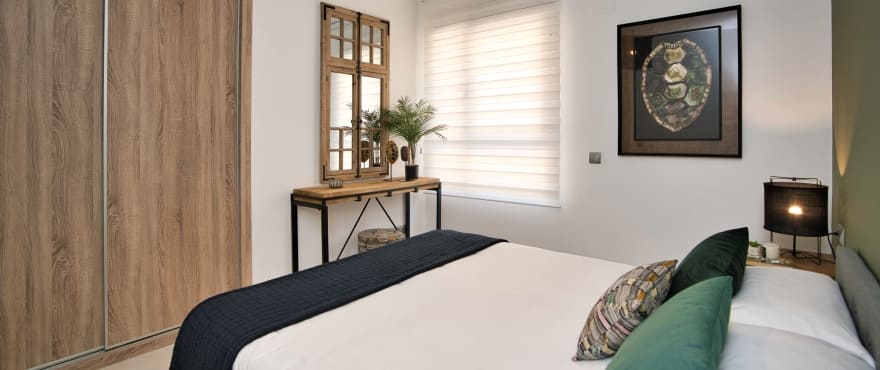 Großes, helles Schlafzimmer, im La Cala Golf Resort, in ruhiger Umgebung