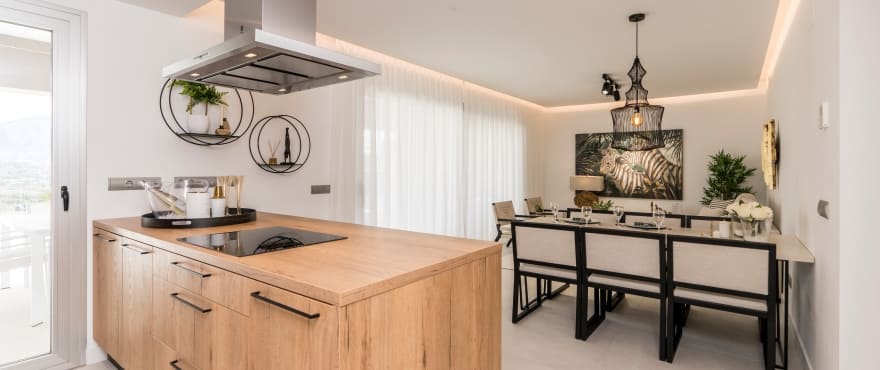 Wohnbereich mit integrierter, offener Küche in den neuen Apartments, zu verkaufen in der Wohnanlage Harmony