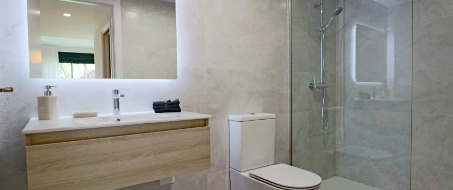 Salle de bain complète et moderne
