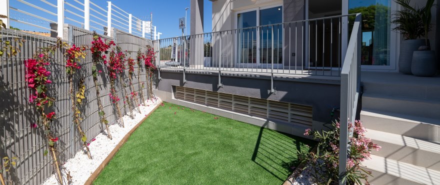Reihenvillen in Elche, Alicante: Wohnzimmer mit Terrassenzugang