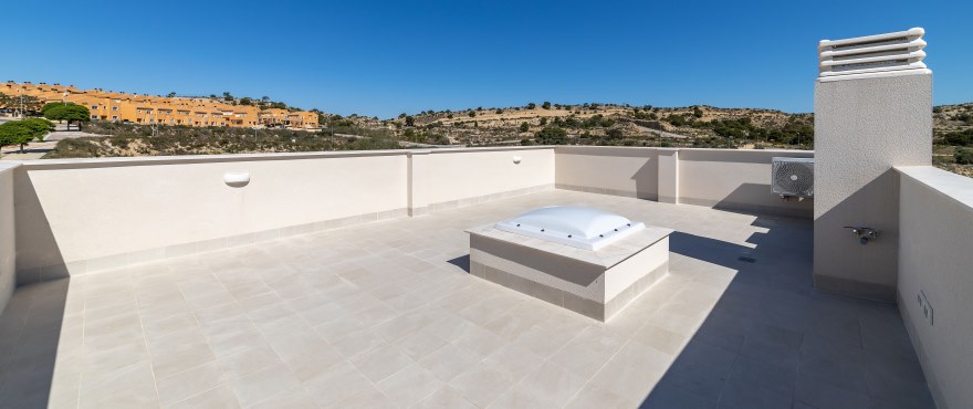 Kiruna Hills: Reihenvillen in Elche, Alicante: Solarium