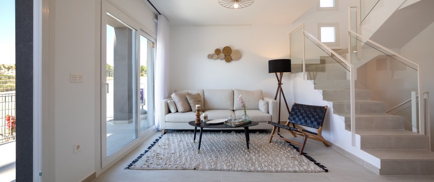 Reihenvillen in Elche, Alicante: Wohnzimmer mit Terrassenzugang