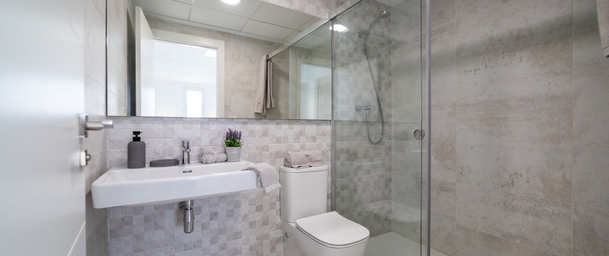 Reihenvillen in Elche, Alicante: Bad mit Dusche