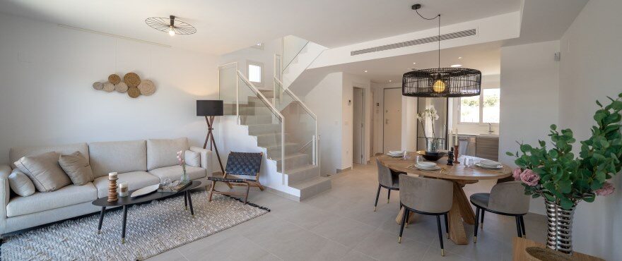 Townhouses in Elche, Alicante: Livingroom with direct access to the terrace
