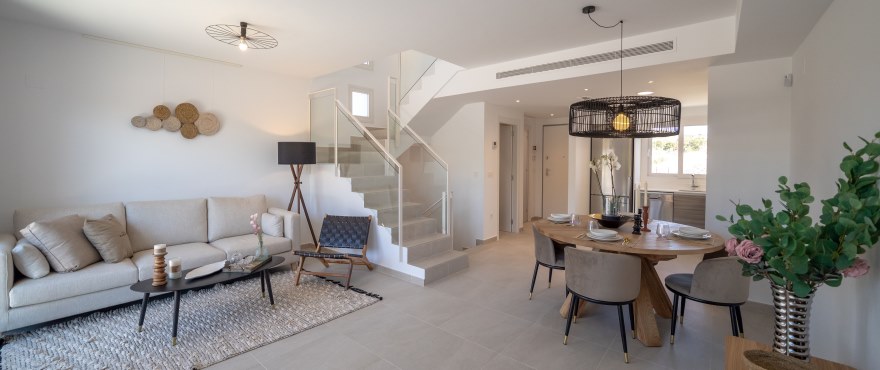 Reihenvillen in Elche, Alicante: Wohnzimmer mit Terrassenzugang