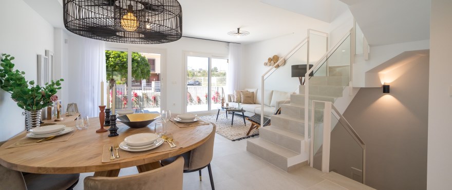 Reihenvillen in Elche, Alicante: Wohnzimmer mit Terrassenzugang