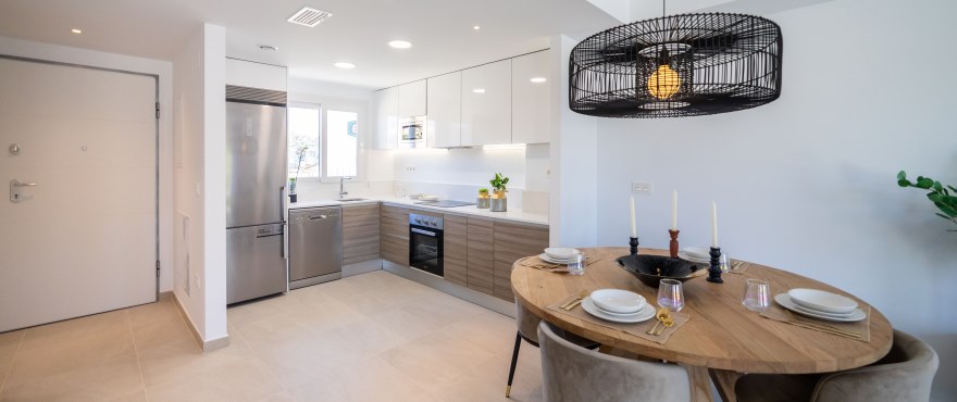 Reihenvillen in Elche, Alicante: Wohnzimmer mit Terrassenzugang