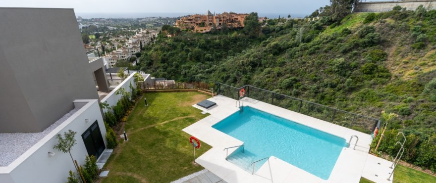 Marbella Lake, nuevos apartamentos con jardín y piscinas comunitarias
